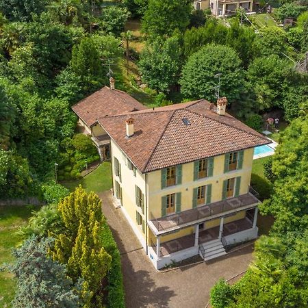Villa Isabella: Lakefront Room with Park View Balcony Stresa Exterior photo