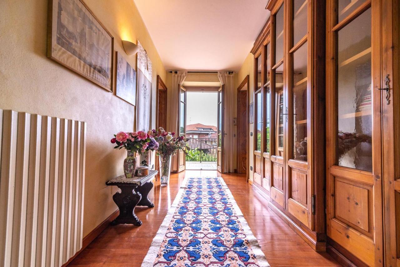 Villa Isabella: Lakefront Room with Park View Balcony Stresa Exterior photo