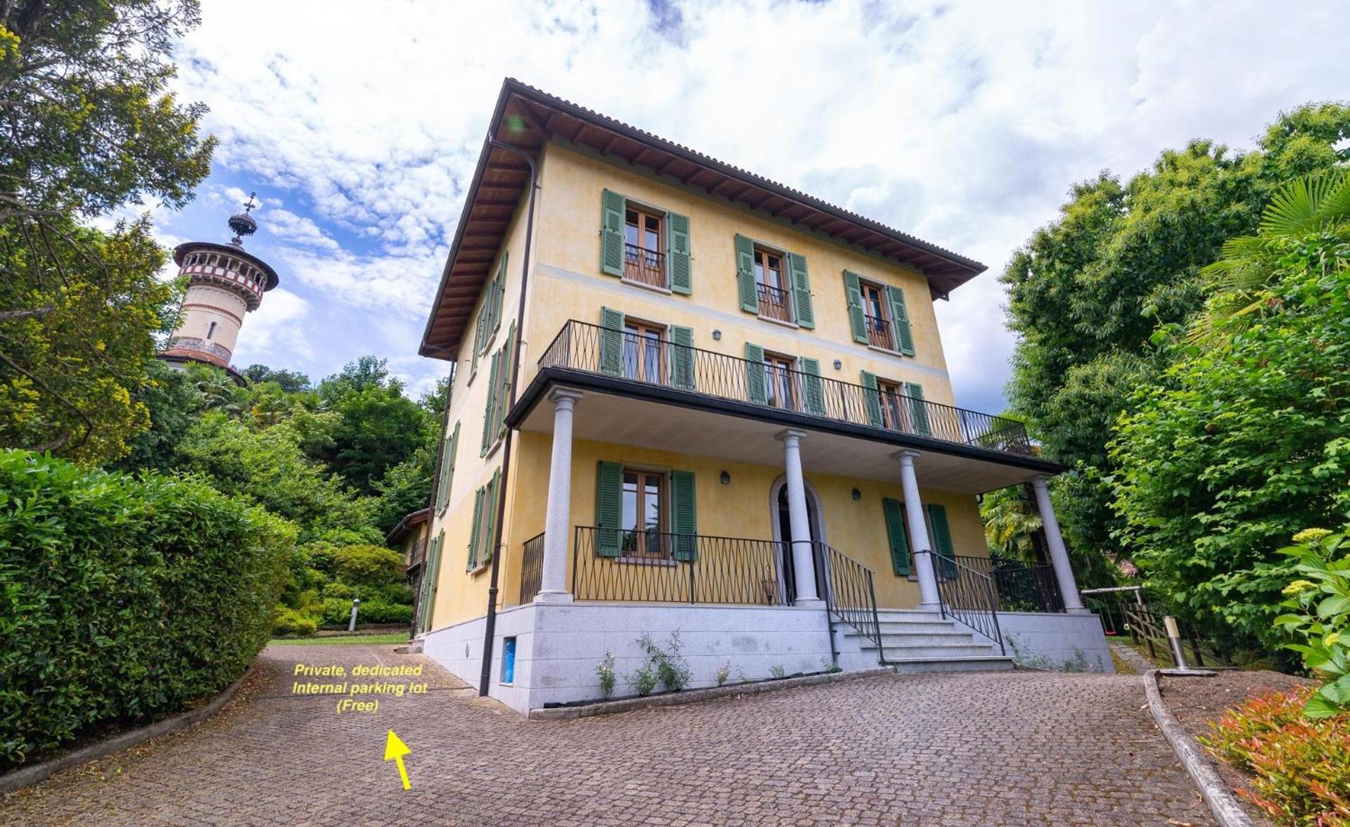 Villa Isabella: Lakefront Room with Park View Balcony Stresa Exterior photo
